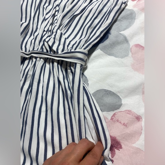 NWT Ambercrombie & Fitch V-Neck Belted Striped Romper Size XL - Picture 10 of 14
